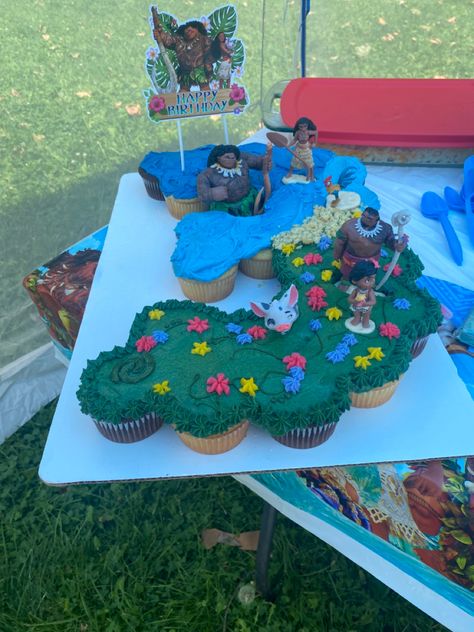 3 moana cupcake cake Moana Cupcake Cake, Number 3 Cupcake Cake, 3 Cupcake Cake, Moana Cupcakes, Number 3 Cakes, Moana Cupcake, Moana Theme Birthday, Number Birthday Cakes, Moana Theme