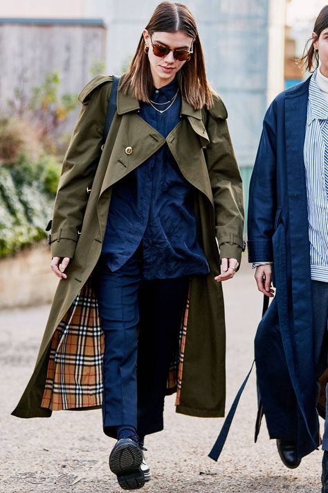 Every One of My Fashion Friends Owns a Statement Trench Coat | Who What Wear UK Spring Coat Outfit, Olive Trench Coat, Burberry Trenchcoat, Jumper And Jeans, Green Trench Coat, Trench Coat Outfit, Todays Mood, Burberry Trench, Burberry Trench Coat