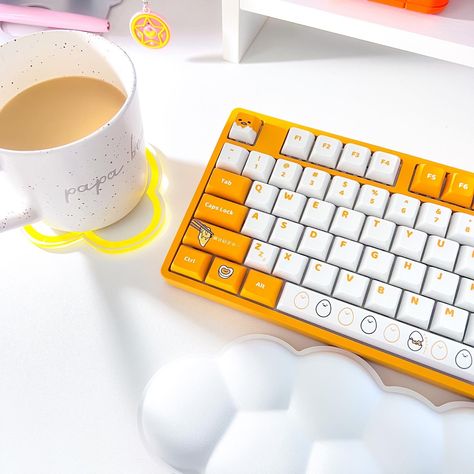 These have got to be the best purchases ive made to boost my mood. ✨Gudetama x AKKO Keyboard ✨Logitech G Aurora Keyboard ✨Target Papa Bear mug ✨Acrylic Flower Transparent Coaster (You can find the links on my video ♥️) Aurora Keyboard, Akko Keyboard, Desk Keyboard, Flower Transparent, Bear Mug, Desk Makeover, Acrylic Flower, My Mood, My Space