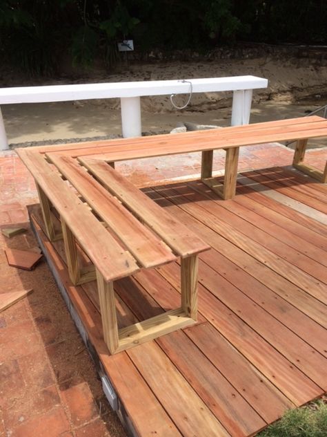 Decking bench Deck Bench Seating Diy, Deck Bench Seating Diy How To Build, Floating Deck With Bench Seating, Deck Bench Seating Plans, Deck Bench Seating With Planter, Deck Bench Seating, Deck Bench, Deck Seating, Pergola Garden