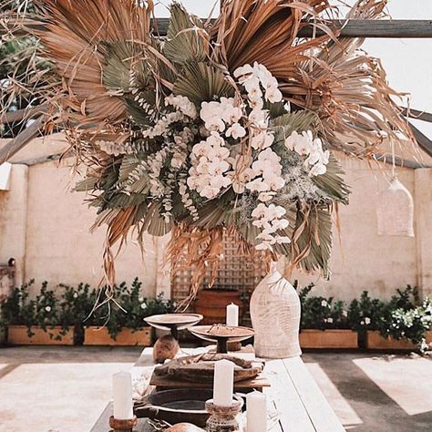 In awe of this magical reception setup and these gorgeous dried palm leaves ✨🌾⠀ ⠀ Photography | @mr_jamie_green ⠀ Styling | @nikau.store @hayleycravigan_eventstories ⠀ Florals | @nikau.store⠀ ⠀ ⠀ ⠀ #loverssociety #loverssocietybridal #LSbride #indiebride #boholuxe #modernbride #bohobride #instabride #bohemianbride #gypsetbride #bohoflowers Tropical Flower Arrangements, Christening Ideas, Dressing Ideas, Leaf Photography, Flower Installation, Have Inspiration, Window Dressing, Palm Fronds, Deco Floral