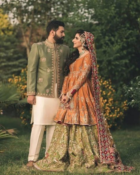 Stunning Bridal Lehengas With Kurti For A Unique Bridal Look Mendhi Dress, Couple Dressing, Pakistan Bridal, Latest Bridal Lehenga Designs, Nikah Outfit, Bridal Mehndi Dresses, Pakistani Traditional, Mehndi Dresses, Muslim Brides