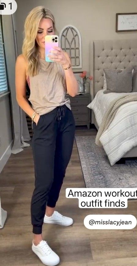 Young Mom Outfits, Errands Outfit Summer, Errands Outfit, Simple Fall Outfits, Pants Outfit Casual, Summer Work, Summer Work Outfits, Cute Spring Outfits, Legging Outfits