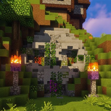 Minecraft Skull Build, Creepy Minecraft Builds, Goth Minecraft House, Minecraft Halloween Builds, Goth Minecraft, Minecraft Terraforming, Minecraft Skull, Minecraft Building Designs, Skull Mountain