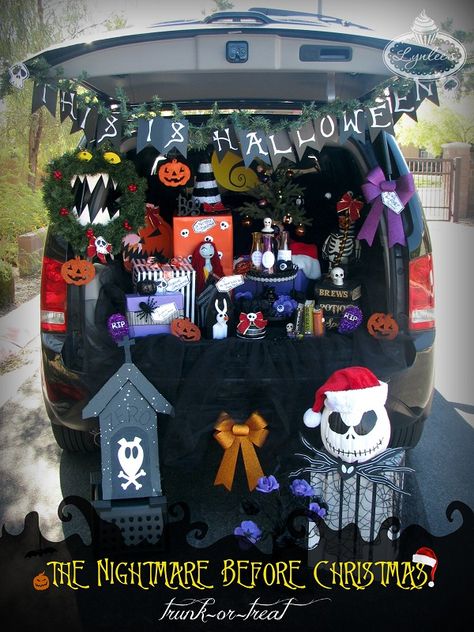 Now this is a "Nightmare Before Christmas" trunk that would make Tim Burton proud. Nightmare Before Christmas Trunk, Christmas Trunk Or Treat, Trunk Or Treat Ideas, Nightmare Before Christmas Decorations, Nightmare Before Christmas Halloween, Halloween Crafts Decorations, Treat Ideas, Trunk Or Treat, Halloween Event