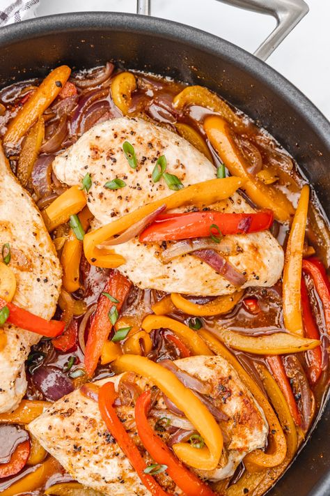 Chicken With Bell Peppers And Onions Recipe Chicken Peppers And Onions, Chicken And Peppers, Chicken Breast Recipes Dinners, Stuffed Bell Peppers Chicken, Easy Chicken Breast, Bell Pepper Recipes, Green Peppers, Onion Recipes, Chicken Stuffed Peppers