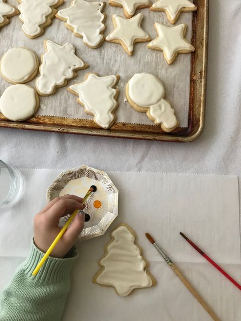 Sugar Cookie Decorating For Kids, Decorating Sugar Cookies With Kids, Christmas Cookies Toddlers, Toddler Christmas Cookie Decorating, Toddler Cookie Decorating, Christmas Cookie Decorating For Kids, Kid Cookie Decorating Party, Cutout Cookies Decorated, Cookies With Kids