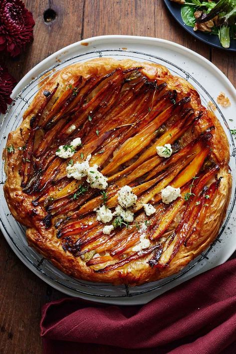 Savory Tart Tatin, Savory Tarte Tatin Recipe, Savoury Tarte Tatin, Carrot Pizza, Savory Tart Recipes, Fall Tart, Carrot Tart, Walnut Salad Recipe, Tart Recipes Savory