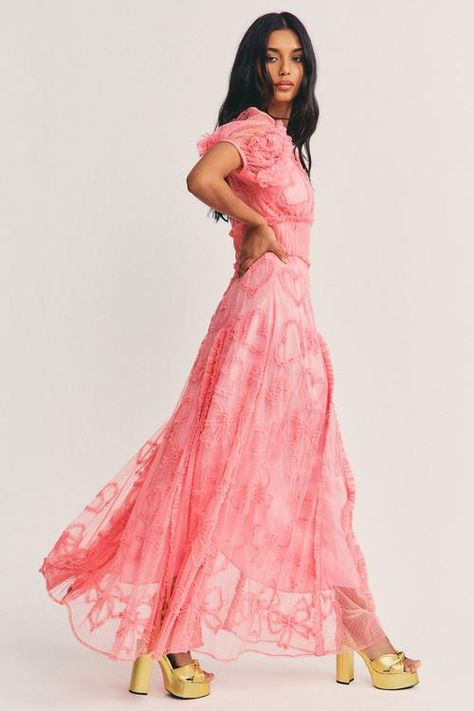 Cottagecore Aesthetic Outfits Dress, Cottagecore Dresses Aesthetic, Cottagecore Fashion Dresses, Mom Style Inspiration, Whimsical Cottagecore, Cottagecore Dresses, Spring Photoshoot, Millennial Pink, Dresses Aesthetic