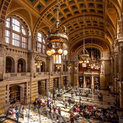 Glasgow’s Kelvingrove Art Gallery and Museum main hall. Kelvingrove Art Gallery And Museum, Kelvingrove Art Gallery, Glasgow Art, Art Gallery Museum, Glasgow Museum, Paisley Scotland, Beautiful Scotland, Gallery Museum, Place Of Worship