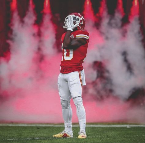 Red Kingdom, Tyreek Hill, Nfl Photos, Football Art, Football Wallpaper, Nba Players, Kansas City Chiefs, Nfl Football, Dream Team