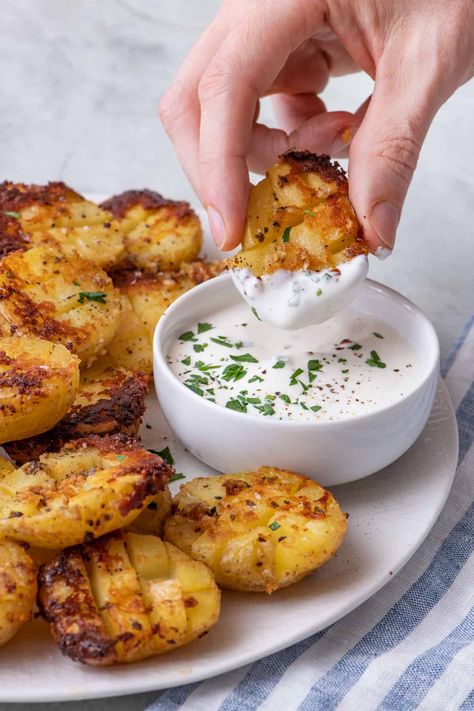 These crispy oven roasted parmesan potatoes are easy to make & taste amazing. The butter, parmesan and spices soak right in while crisping up the outside! | Roasted Parmesan Potatoes | Oven Roasted Potates with Parmesan | Crispy Parmesan Crusted Potatoes | Easy Crispy Parmesan Garlic Roasted Baby Potatoes | Oven Roasted Parmesan Potatoes, Crispy Parmesan Crusted Potatoes, Potatoes Oven Roasted, Roasted Parmesan Potatoes, Potatoes Oven, Crusted Potatoes, Parmesan Potato Recipe, Crispy Parmesan Potatoes, Parmesan Crusted Potatoes