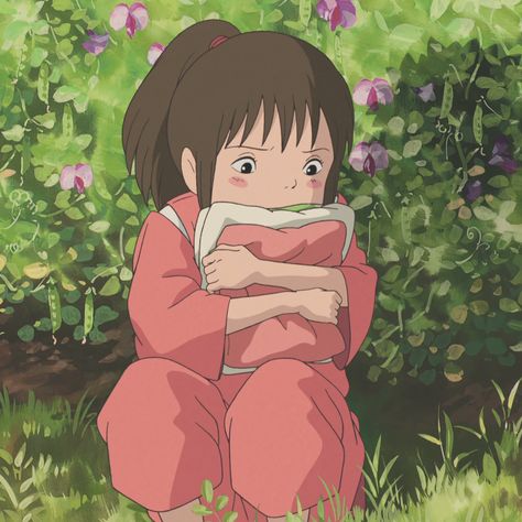 scared chihiro sad chihiro cute aesthetic anime studio ghibli spirited away kawaii Chihiro Ogino, Chihiro Y Haku, Studio Ghibli Characters, Moody Art, Ghibli Artwork, Studio Ghibli Movies, Studio Ghibli Art, Ghibli Movies, Ghibli Art