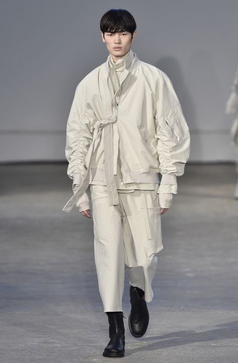 Damir Doma Men’s Fall 2017 – WWD Damir Doma, Menswear Runway, Mens Fall, Mens Fashion Summer, Prince Charming, Inspiration Mode, Fall 2017, Mode Inspiration, Fashion 2017