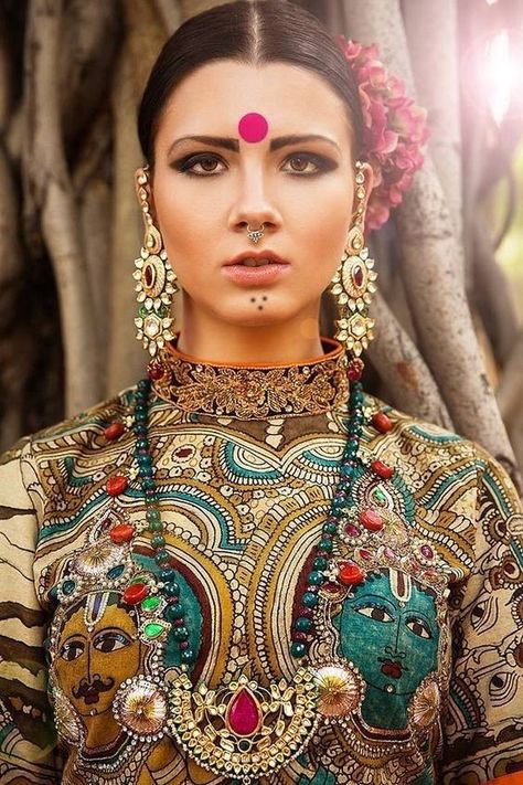 Culture Aesthetic, Kalamkari Dresses, Kalamkari Fabric, Ancient Indian Art, Kalamkari Designs, Kalamkari Blouse, Kalamkari Painting, Blouse Back Neck Designs, Kalamkari Saree