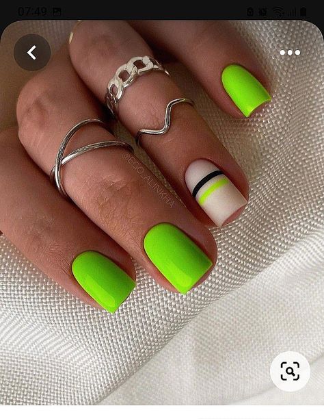 Gel Nail Ideas Almond Shape, Lime Green Nails Design, Green Neon Nails, Neon Green Nails, Squoval Nails, Neon Nails, Dipped Nails, Hot Nails, Chic Nails