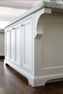 Kitchen Island Corbels, Corbels Kitchen, Kitchen Cabinet Molding, White Contemporary Kitchen, Inset Cabinet Doors, Cabinet Molding, Cabinet Door Style, Cabinet Trim, Серая Кухня