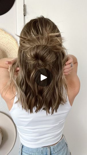 Half Up Half Down Hair Messy, Half Up Messy Bun, Up Messy Bun, Messy Bun Hairstyle, Half Up Half Down Short Hair, Messy Bun For Short Hair, Half Bun Hairstyles, Fall Hair Color Trends, Short Hair Bun