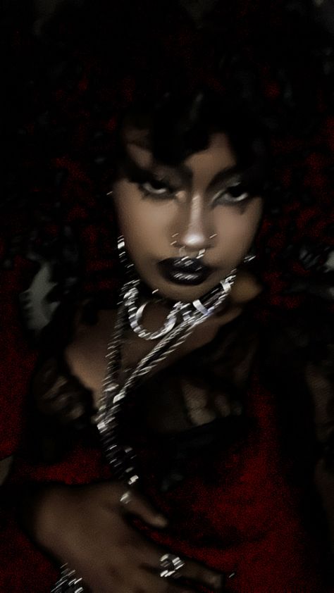 black trad goth makeup Trad Goth Black Women, Goth Makeup Black Women, Whimsical Goth Aesthetic, Goth Lipstick, Poc Goth, Bratz Fairy, Nya Core, Trad Goth Makeup, Black Bratz