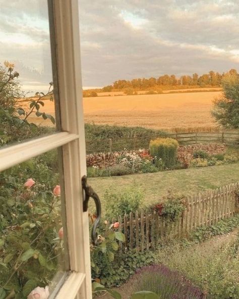 French Countryside Aesthetic, 1800s Aesthetic, Countryside Cottage, Cottage Aesthetic, Italian Countryside, Italy Aesthetic, Cottage Core Aesthetic, Countryside House, Cottagecore Aesthetic