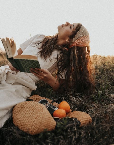 Bicycle Photoshoot, Picnic Photo Shoot, Picnic Photography, Debut Photoshoot, Bike Photoshoot, Mode Turban, Vintage Photoshoot, Photographie Portrait Inspiration, Summer Photoshoot