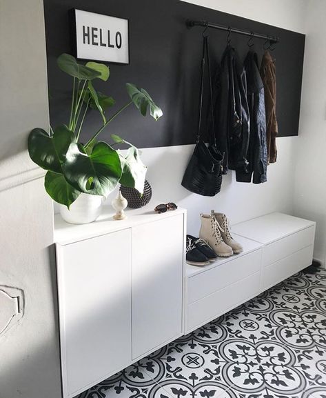 Inspiratio Eket Ikea, Entryway Diy, Foyer Bench, Entrance Modern, Hal Decor, Small Hallway, College Dorm Decorations, Modern Hallway, House Inside