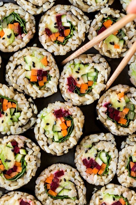 vegan brown rice sushi Rice Sushi Recipe, Rice Sushi Rolls, Brown Rice Sushi, Rice Sushi, Veggie Sushi, Lazy Cat Kitchen, Cat Kitchen, Vegan Quinoa, Vegan Sushi