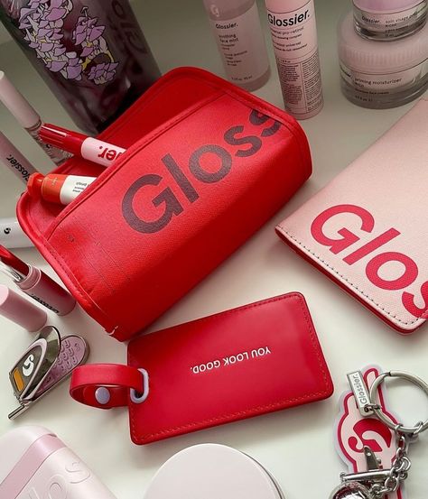 Scrappy Aesthetic, Glossier Merch, Glossier Box, Glossier Beauty Bag, Gwp Ideas, Glossier Branding, Glossier Foundation, Ugc Aesthetic, Glossier Perfume