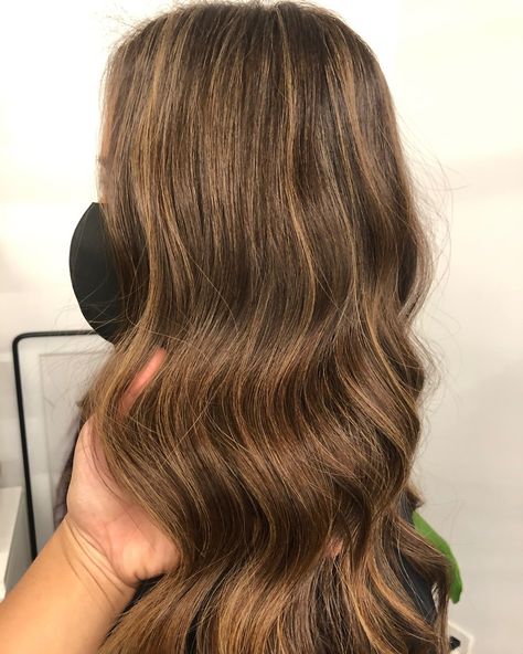 Baby Lights On Light Brown Hair, Baby Highlights Brown Hair, Weave Highlights, Fine Highlights, Baby Highlights, Brown Straight Hair, Baby Lights, Parting Hair, Hairstyle Inspo