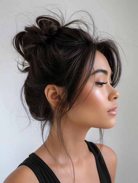 Master the Messy Bun for Short Hair with Our Easy Guide Messy Bun Hairstyles For Short Hair, Messy Braid Bun, Bun Hairstyles For Short Hair, Bun For Short Hair, Bun Short Hair, Messy Bun For Short Hair, Everyday Hairstyle, Messy Bun With Braid, Perfect Messy Bun