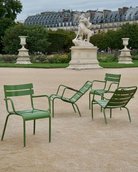 Reels Instagram Ideas, Paris Garden, Paris Rooftops, Glassware Vintage, French Kitchen Decor, Elsie Green, Tuileries Garden, Jardin Des Tuileries, Walking Routes