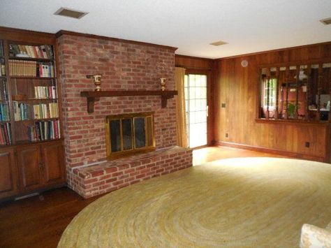 80s Wood Paneling, Bedroom 70s Style, Vintage Wood Paneling, 80s Rugs, Wood Paneled Walls Living Room, Rompus Room, Bedroom 70s, Modern Vintage Interior Design, Den Remodel