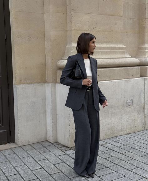 Law Office Outfits Women, Business Formal Outfit, Law School Outfit, Corporate Baddie Outfits, Form Outfits, Birkin Mom, Minimalism Clothes, Internship Outfit, Conference Outfit