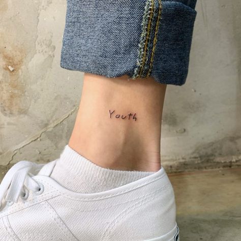 Tan Tattoo, Tattoo Schrift, Underboob Tattoo, Shape Tattoo, Tattoos For Girls, Cool Tattoo, Small Girl Tattoos, Small Meaningful Tattoos, E Tattoo