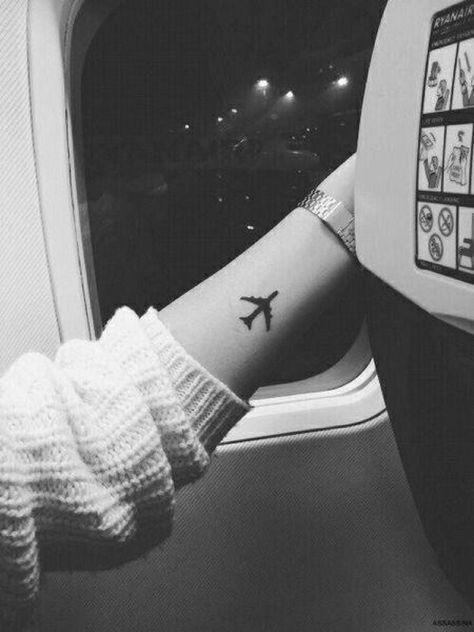 Aviation Tattoos, Design Tatuaje, Airplane Tattoo, Airplane Tattoos, Small Girl Tattoos, Fotos Goals, Small Tattoo Designs, Tattoo Life, 문신 디자인