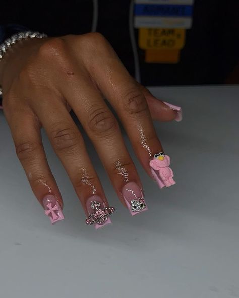 Nails Short Acrylic Designs, Cute Nail Designs With Charms, Nails With Charms Medium, Cute Nails With Charms, Nail With Charms, Cute Nails Acrylic Short, Short Nail Inspired, Pink Nails With Charms, Nail Charm Designs