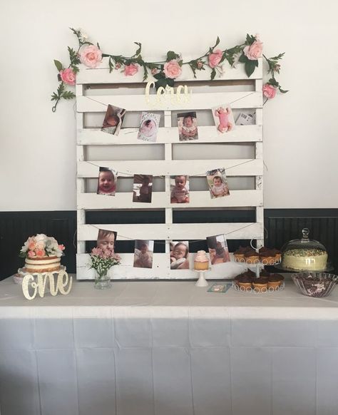 Floral first birthday. Pallet with pictures and flowers. Chantilly cake. Naked cake. Birthday Pallet Ideas, Floral Birthday Party Decorations, Pallet Blue, Chantilly Cake, Floral First Birthday, Hang Pictures, Floral Birthday Party, Baby Blessing