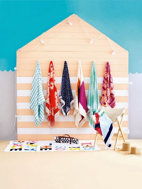 A Dose of Summer from the Southern Hemisphere Towel Display, Summer Window, Store Window Display, Diy Towels, Out Magazine, Jasper Morrison, Dinosaur Design, Pool Towels, Patterned Throw