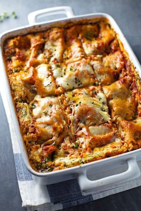 Skinny Spinach Lasagna Recipe - Pinch of Yum Nutmeg Recipes, Saturday Meals, Spaghetti Spinach, Crazy Recipes, Ricotta Lasagna, Drinking Healthy, Resep Makanan Beku, Recipes Lasagna, Recipes Spaghetti