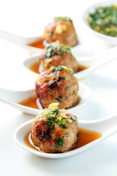 Thai Style Pork Meatballs by leelalicious #Meaetballs #Pork #Thai Thai Mat, Thai Meatballs, Sweet Chili Sauce Recipe, French Dinner, Coconut Curry Soup, Tasty Meatballs, Pork Meatballs, Sweet Chili Sauce, Spaghetti Recipes