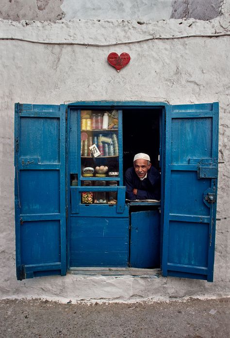 Steve Mccurry, Shop Fronts, Morocco Travel, Open Doors, Beautiful Doors, People Of The World, Incredible India, Tunisia, North Africa