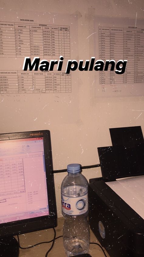 Komputer Kantor Aesthetic, Pap Dikantor, Pap Kerja, Happy 23rd Birthday, Aadhar Card, 23rd Birthday, Office Job, Photography Wallpaper, Laptop