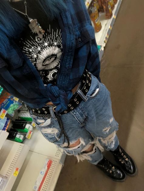 90s Skater Grunge Outfits, Cute Edgy Outfits Winter, Cute Edgy Outfits Summer, Grunge Baddie Outfits, Rock Girl Aesthetic Outfits, Grunge Outfit Ideas For School, Stile Grunge Outfit, Witchy Grunge Outfits, Female Grunge Outfits