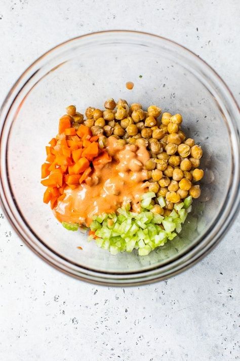 Buffalo Chickpea Salad, Meatless Lunch, Buffalo Chickpea, Buffalo Recipe, Salad Vegetarian, Greek Chickpeas, Chickpea Salad Recipes, Lunch Idea, Eat Seasonal