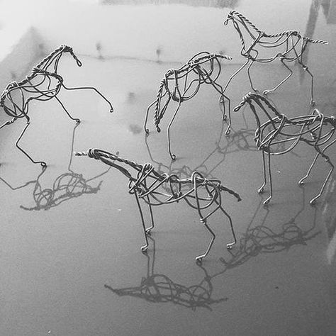 Wire Horse Sculpture, Animal Armature, Horse Sculpture Clay, Small Clay Sculptures, Sculpture Armature, Abstract Animal Sculpture, Armature Sculpture, Wire Horse, Sculpture Wire