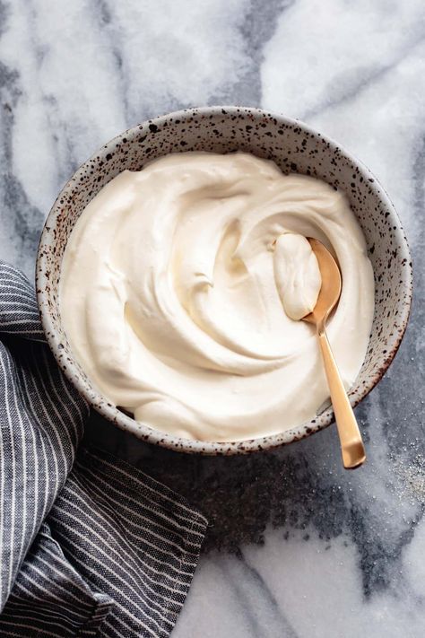 Sweet Mascarpone Cream, Whipped Mascarpone Cream, Whipped Cream With Mascarpone, Mascarpone Whipped Cream Frosting, Marscapone Whipped Cream Recipe, Whip Cream Desserts, Marscapone Mousse, Marscapone Whipped Cream, Mascarpone Desserts