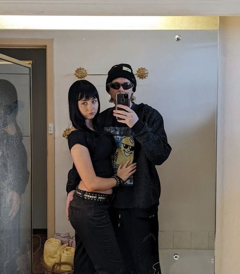 Jane And Jesse Halloween Costume, Jesse Pink Man And Jane, Jessie Pinkman And Jane Costume, Drum And Base Outfit, Jessie And Jane Halloween Costume, Cool Halloween Couple Costumes, Jesse Pinkman And Jane Costume, Edgy Couples Costumes, Jesse Pink Man Outfits