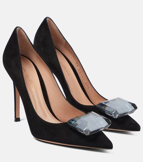 Gianvito Rossi Heels, Luxury Heels, Feminine Shoes, Cute Shoes Heels, Black Suede Pumps, Chic Shoes, Shoe Closet, Suede Pumps, Shoe Lover