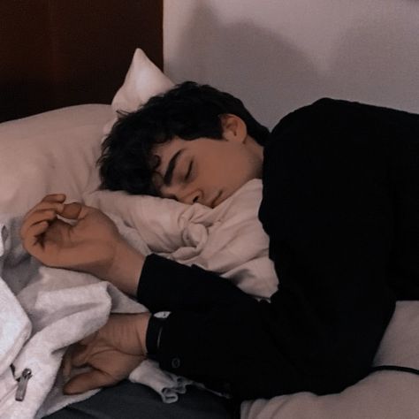 It Ends With Us, Aesthetic Inspiration, Eyes Closed, Aesthetic Guys, Colleen Hoover, Timothee Chalamet, Character Aesthetic, Couple Aesthetic, Book Aesthetic