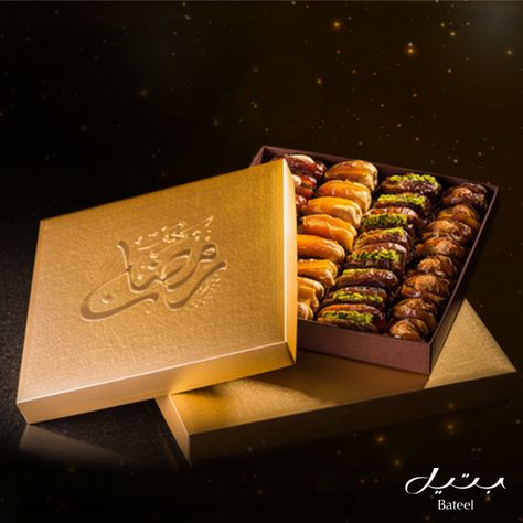 Ramadan Giveaways, Holi Sweets, Dates Fruit, Dates Stuffed, Eid Boxes, Food Photography Studio, Bakery Packaging Design, Ramadan Food, Biscuits Packaging